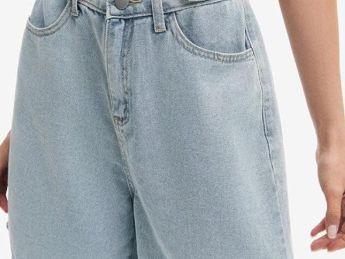How to be trendy with denim shorts?