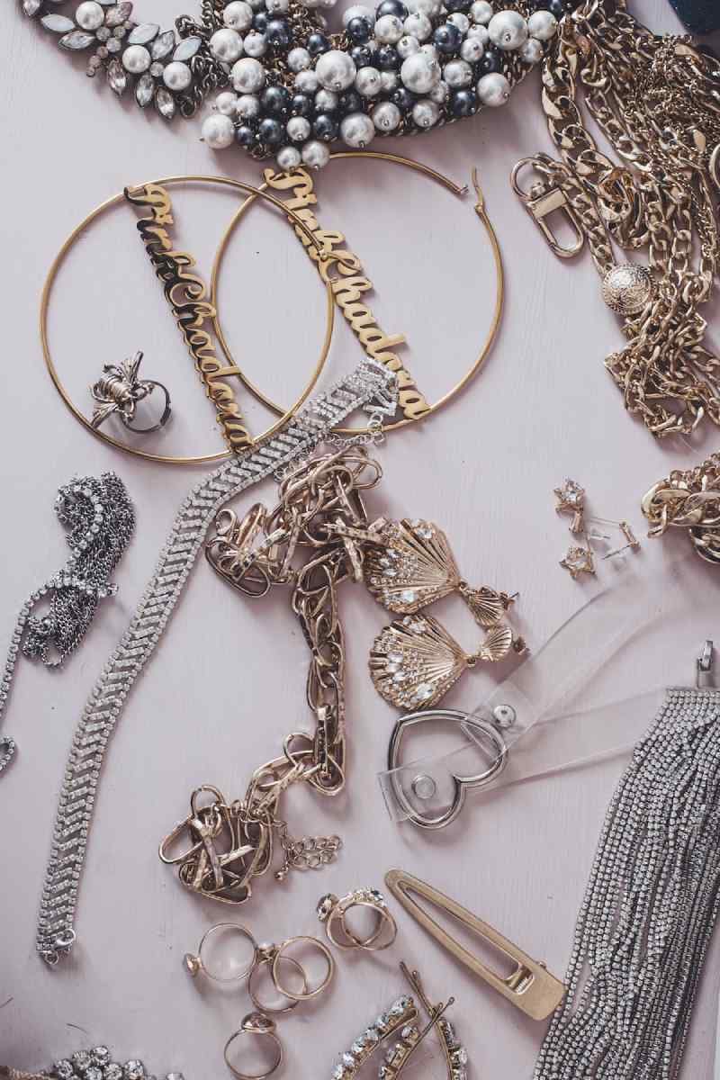 8 Reasons Why Silver Necklaces are a Must-Have Accessory (2022)